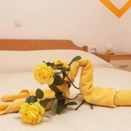 דירה Pojko - One-bedroom With Terrace Yellow *