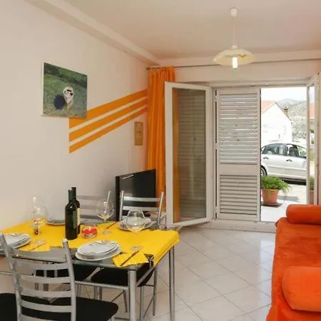 Pojko - One-bedroom With Terrace Yellow