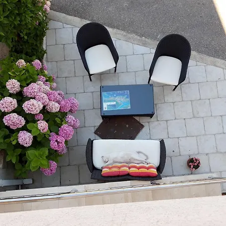 דירה Pojko - One-bedroom With Terrace Yellow *