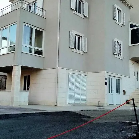 Apartmán Pojko - One-bedroom With Terrace Yellow *