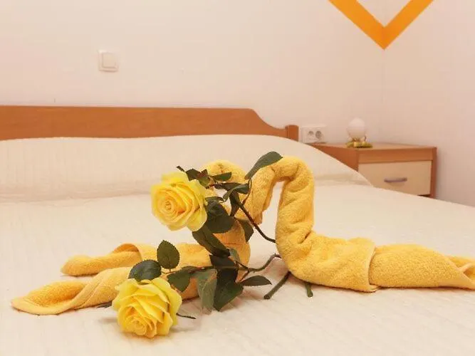아파트 Pojko - One-bedroom With Terrace Yellow *