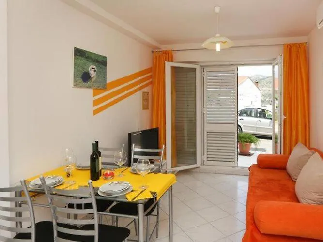 Pojko - One-bedroom With Terrace Yellow