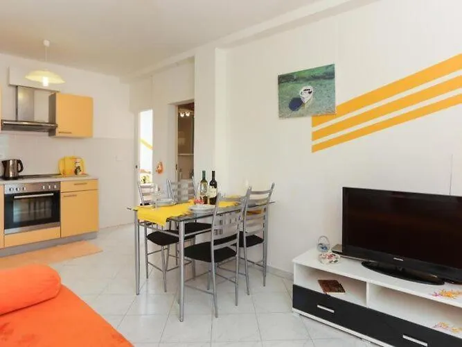 Pojko - One-bedroom With Terrace Yellow *