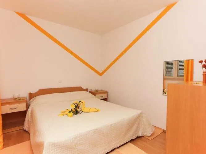 Pojko - One-bedroom With Terrace Yellow *