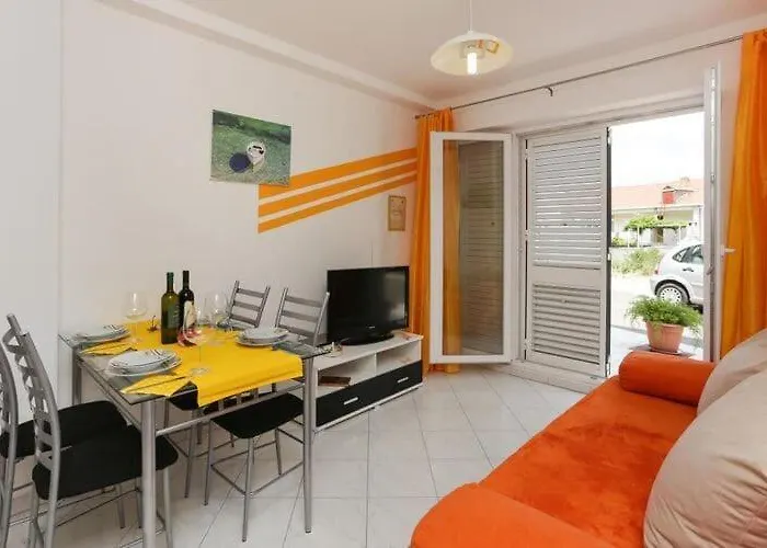 Pojko - One-bedroom With Terrace Yellow Apartmán *
