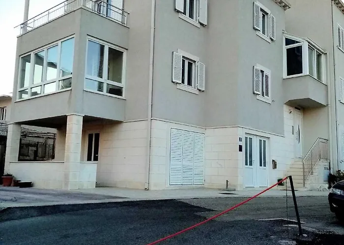 아파트 Pojko - One-bedroom With Terrace Yellow *