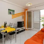 Pojko - One-bedroom With Terrace Yellow דירה *