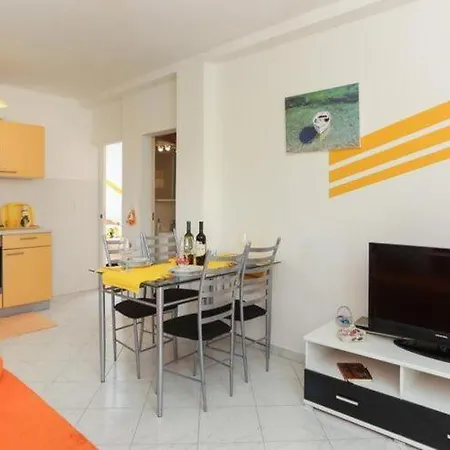 Pojko - One-bedroom With Terrace Yellow *