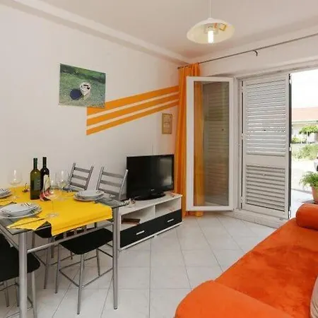 Pojko - One-bedroom With Terrace Yellow Appartement *